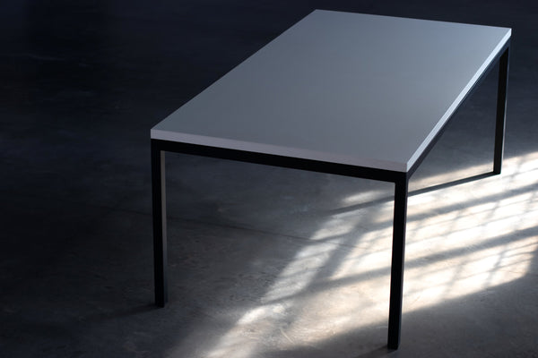 Mesa Hertz Quadrada | Tampo Concreto e Granilite