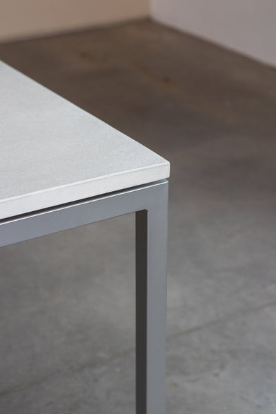 Mesa Hertz Quadrada | Tampo Concreto e Granilite