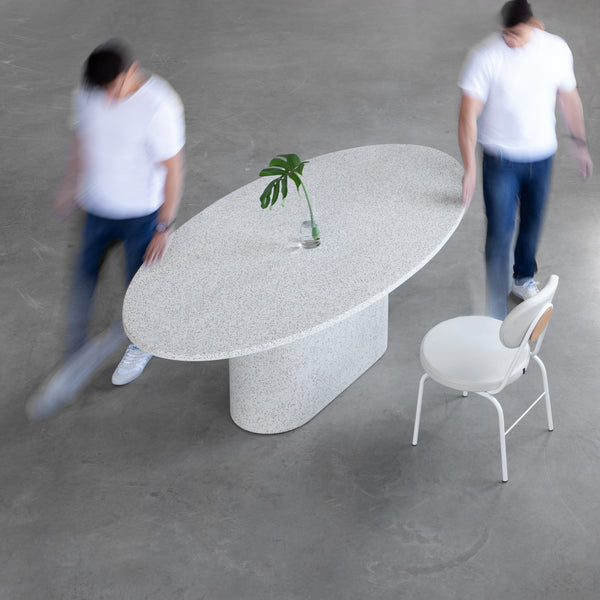 Mesa Oval Bouman Ampio