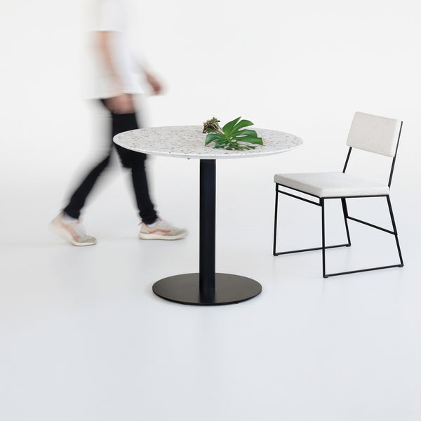 Bistrô Hertz Pé Central (Mk1) | Tampo Concreto e Granilite | Área Externa